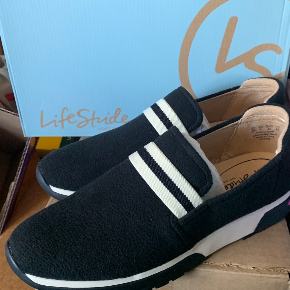 New LifeStride Haddie Black Teddy Slip-On Flats, size 9M